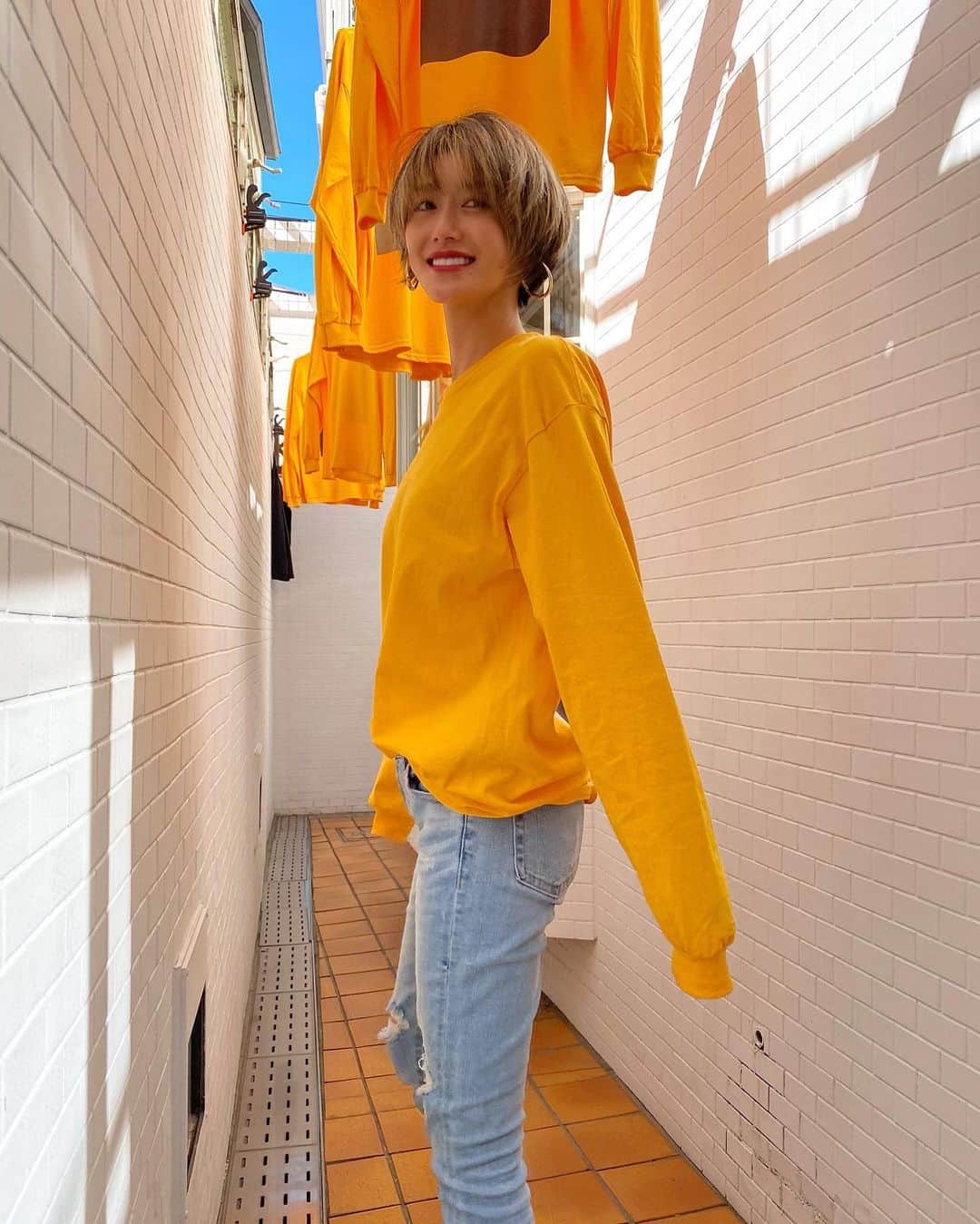 &mのインスタグラム：「172cm Lサイズ ビビットなカラーが元気になる💛💛💛」
