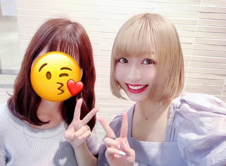 のインスタグラム：「♡ . . だぁぁぁぁあい！好きぴよこな 高&校&生の時の我友ちゃん🐣💖 . . 今わ新潟県におふのよねん🥺 . 会いたみが深み澤すぐて えぐちみぃ~るくんっ🙃❤️ . . やぱり、学&生のフレンズわ 一生ものやと思ふなっ☺️💕 . . 皆ちゃまの仲良ぴっぴな フレンズわいつ出会いまちたか🥰？ . . . #われち語 #selfie #自撮り女子 #instaselfie #金髪ボブ #金髪 #ootdfashion #レディアゼル #redyazel #purple #パフスリーブ #韓国コスメ #ysl💄 #ボブ女子 #金髪女子 #洋服好き #haircolor #instahair #instafashion #instamakeup #女子大生 #141 #instagood #followme #팔로우 #셀피 #셀스타그램 #メイク好き #withfriend #親友」