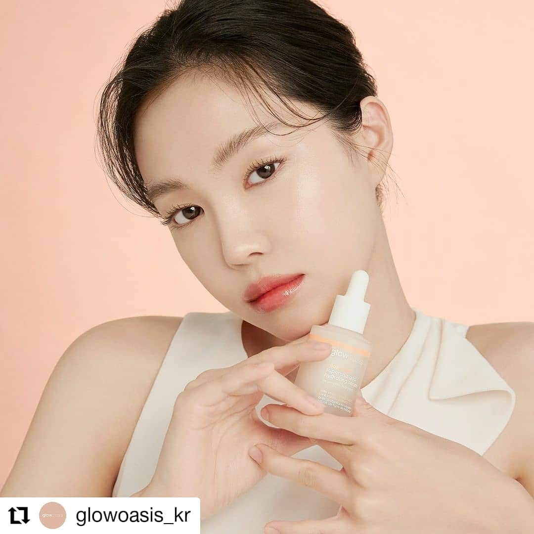 Apinkさんのインスタグラム写真 - (ApinkInstagram)「#Repost @glowoasis_kr • • • • • • 빛의 오아시스, #글로오아시스의 공식 #글로우메이트로 #손나은 (@marcellasne_ )님이 함께 하게 되었어요🧡 ⠀ 글로오아시스 코리아 공식 인스타그램 (@glowoasis_kr)을 팔로우하고, 건강한 라이프 스타일과 생기 넘치는 피부의 소유자 손나은님과 함께 보여드릴 다양한 활약들을 지켜봐주세요!🙌 ⠀ #글로오아시스X손나은✨」11月4日 13時36分 - official.apink2011