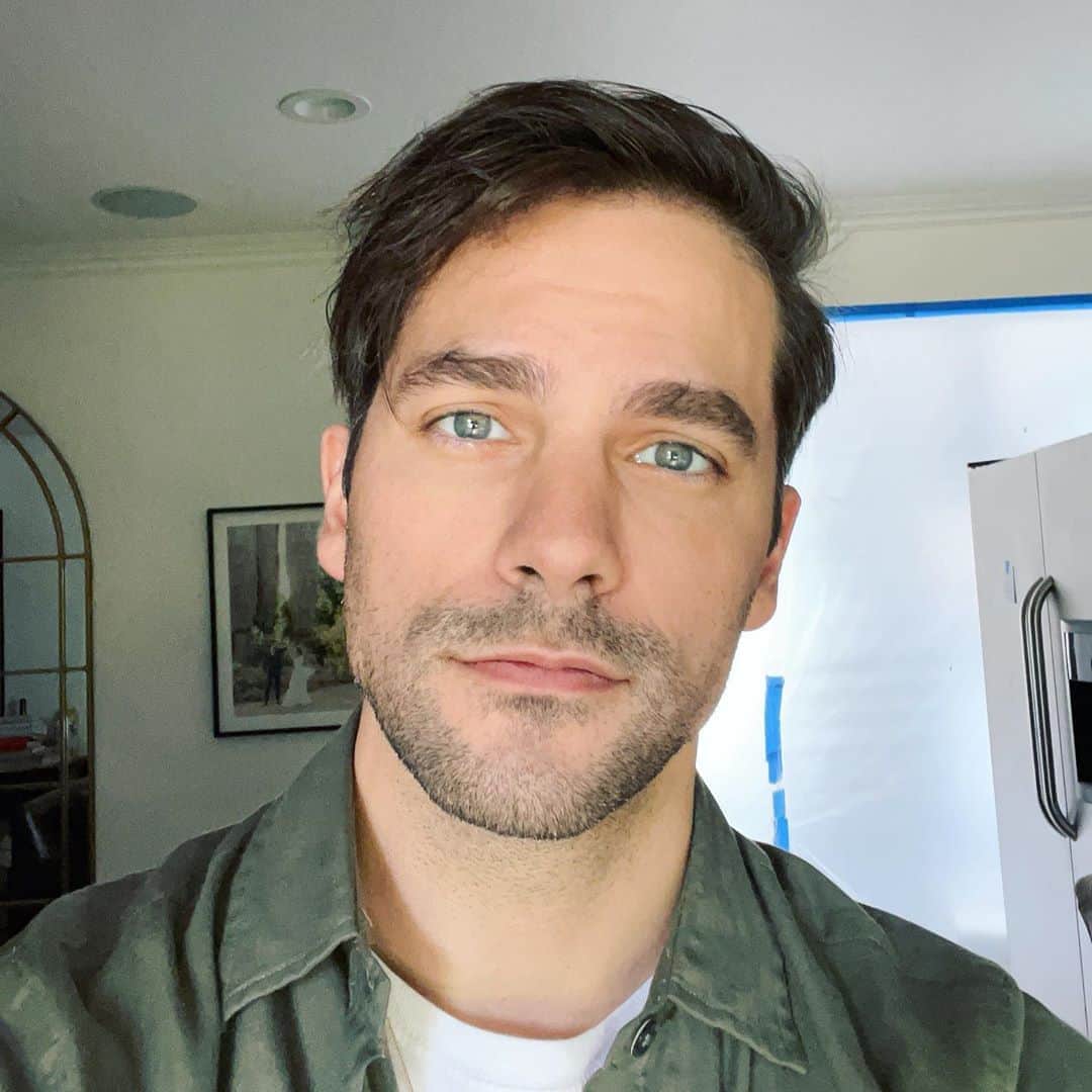 ブラント・ドーハティのインスタグラム：「I lost my sticker that says I voted but I felt left out so here’s a photo sans sticker. Please for the love of all that is good and decent, go vote. #vote #vote2020 #bidenharris2020 #voteblue2020」