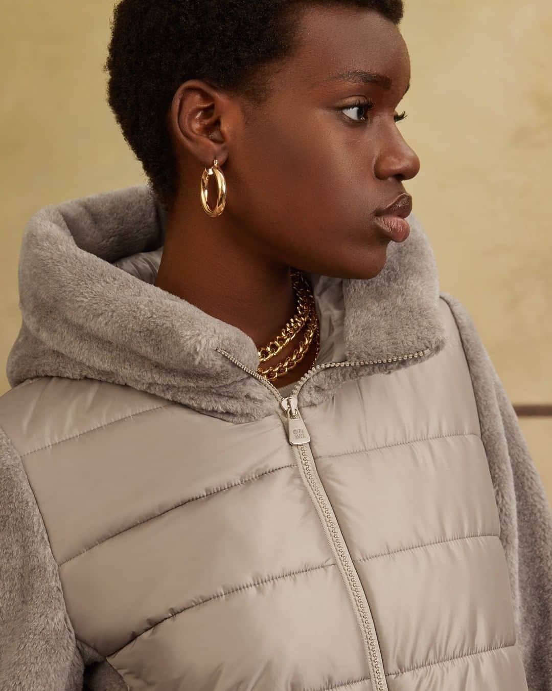 シンツィアロッカのインスタグラム：「Winter Essentials: Padded Coats. Extra comfort while staying chic and classy.」