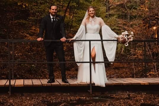サム・ハントさんのインスタグラム写真 - (サム・ハントInstagram)「Best couple of days of the year. Congratulations to my brother @vanghunt and my new sister-in-law @jennabkelly」11月4日 4時58分 - samhuntmusic