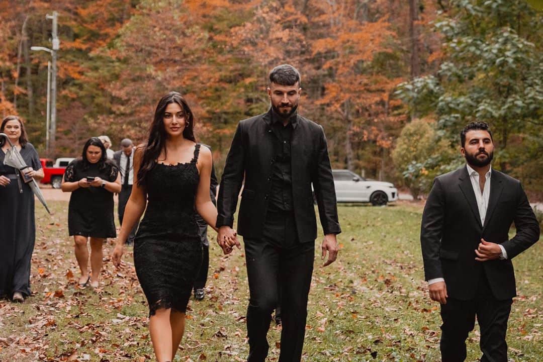 のインスタグラム：「Best couple of days of the year. Congratulations to my brother @vanghunt and my new sister-in-law @jennabkelly」