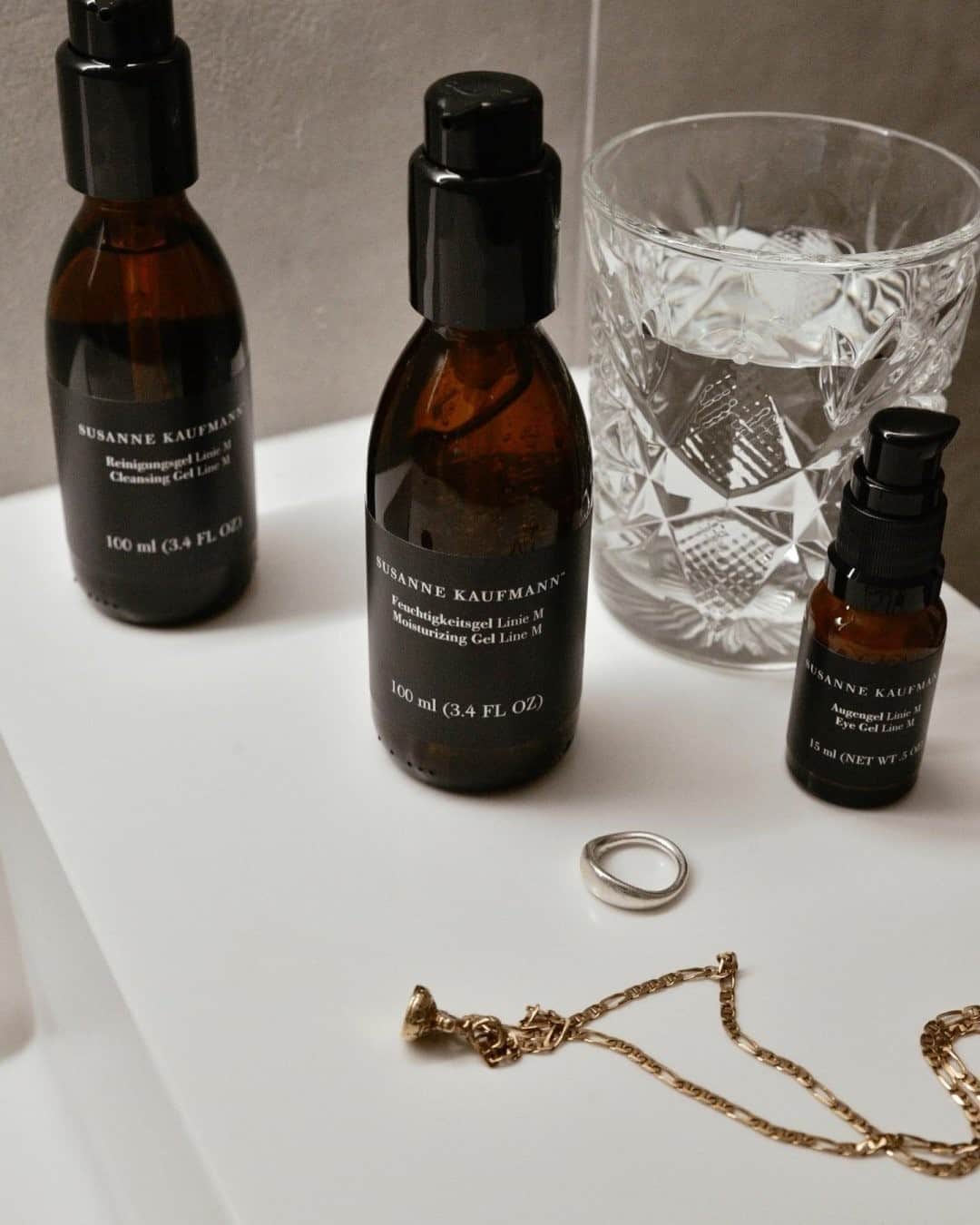 MR PORTERのインスタグラム：「Ms @susannekaufmann_’s extensive grooming range is built on holistic principles and uses active ingredients sourced locally in the Bregenz Forest in the Austrian Alps. As well as making you feel great, the products look pretty good on the side of your sink, too.  #MRPORTERathome (📷 @itsmejack)」