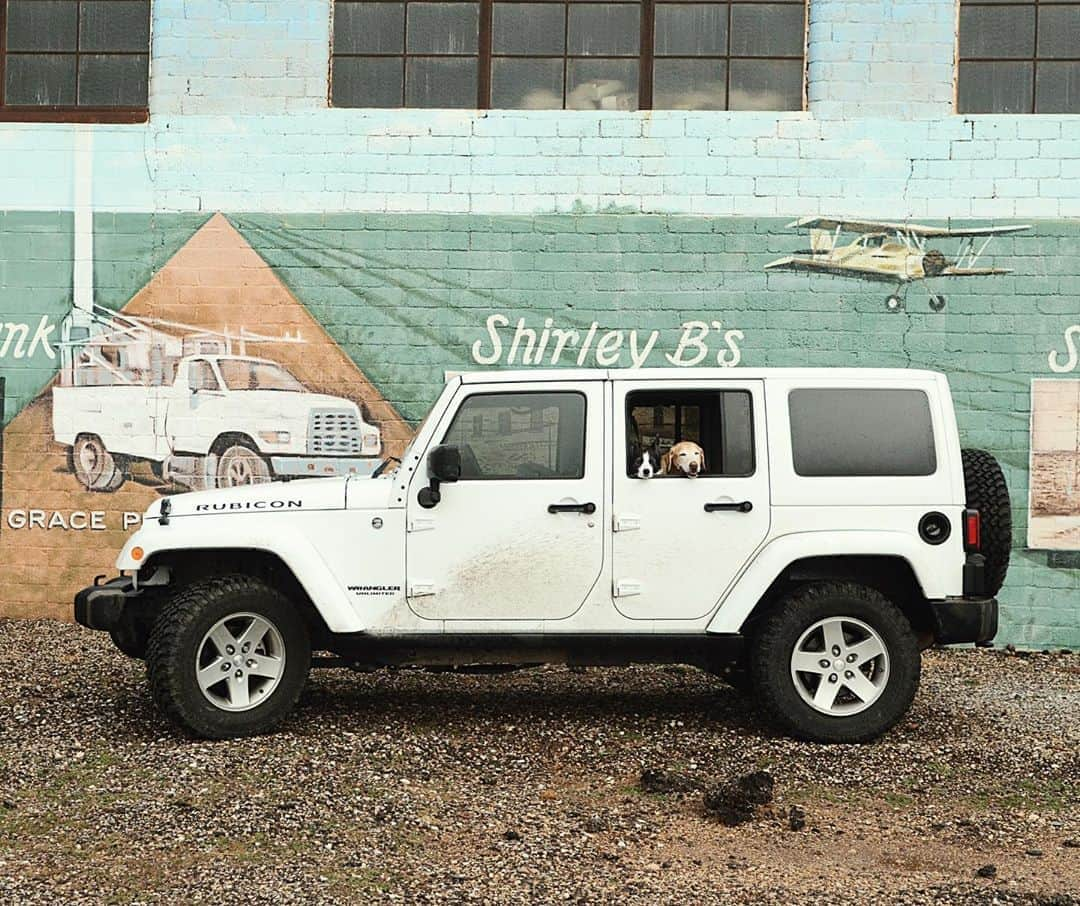 Jazzy Cooper Fostersさんのインスタグラム写真 - (Jazzy Cooper FostersInstagram)「My family and I were discussing what kind of vehicle our 14-year-old daughter should drive when it's time. (Scarrrry thought!) One option is to have her drive my Jeep Rubicon and I'll get a different car. It's not new but it is fully loaded and was high end when I bought it. My first car was a little shoe box I paid $4000 for when I was 23. It didn't have a back window for a year. I am a big believer in hard work and being humble so I didn't know if a Rubicon would be a good idea for her very first car. Kyle, the 11 year-old, surprised me with a completely different point. "But isn't that car very sentimental to you? Doesn’t it have a lot of memories of Jazzy and Coopie?" I choked up a bit inside because I didn’t expect him to say something like that. 💜 #memorylane」11月4日 5時05分 - bordernerd