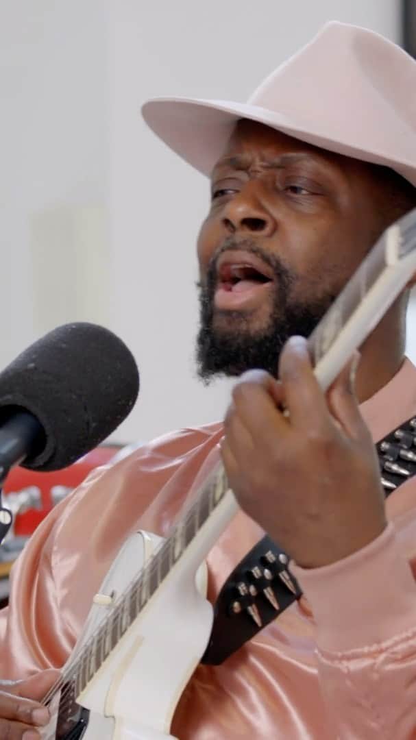 ワイクリフ・ジョンのインスタグラム：「Make sure to get out and vote today both in the presidential AND in your local elections, but also make sure to take care of your mental health. Here is a short acoustic jam from the latest episode of #RunThatBack to brighten up your day 🙏🏿🙏🏿🙏🏿」