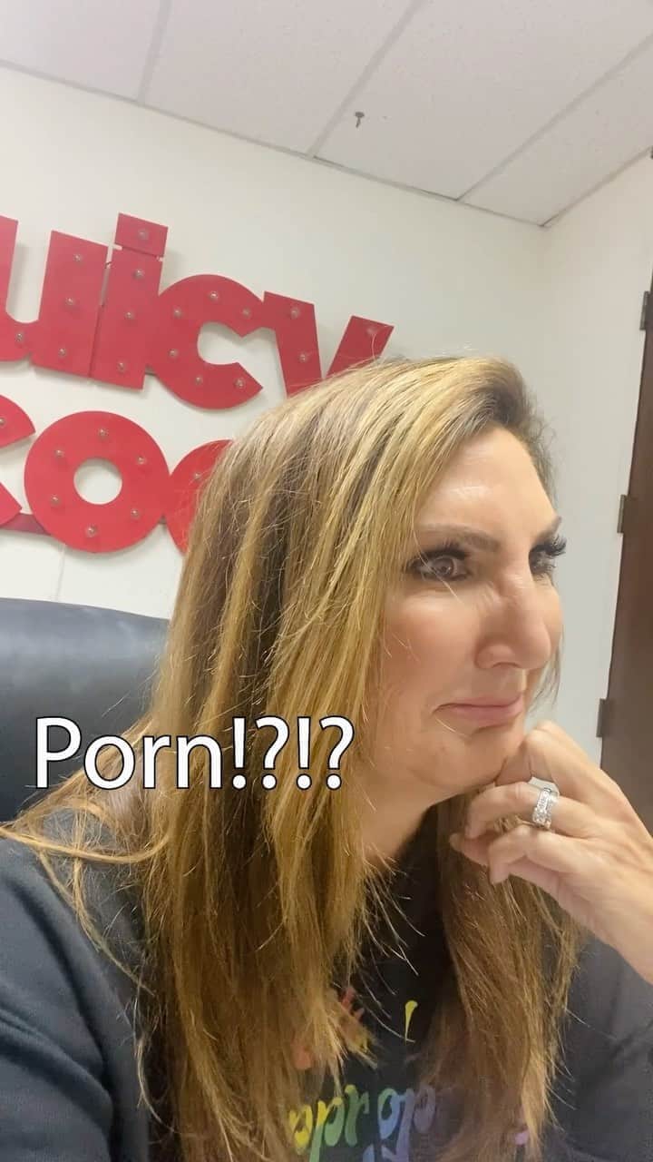 ヘザー・マクドナルドのインスタグラム：「I got an email from a Juicy Scoop listener who said she was done with me and my show. So I called her. And this is how it went.」