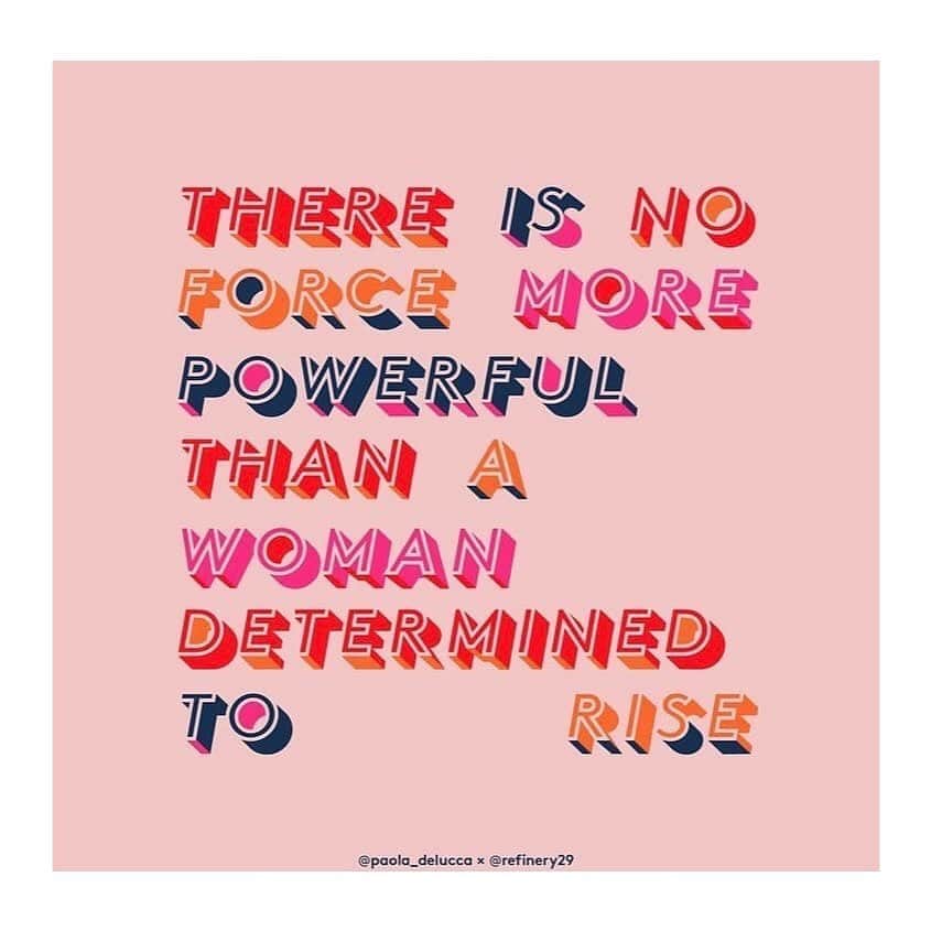 のインスタグラム：「While we know in our hearts that we women will find a way to rise no matter what, it is up to all of us to show up for our progress and generations to come. We are voting for one of us!  Go Biden + @kamalaharris  We love you, Kamala! Let’s do this!  .... Artwork by @paola_delucca」