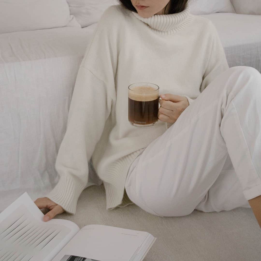 Nespressoさんのインスタグラム写真 - (NespressoInstagram)「@beatrice.gutu ‘s peaceful moment at home.  Take care of yourselves today.   📸: @beatrice.gutu」11月4日 5時42分 - nespresso