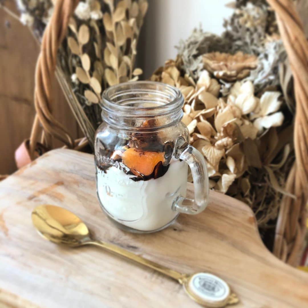 team_omotesandoのインスタグラム：「My little morning routine❤️  #goodmorning #morningroutine #mymorningroutine #littlehappiness #littleappreciationpost #ていねいな暮らし #flowers #yogurt」