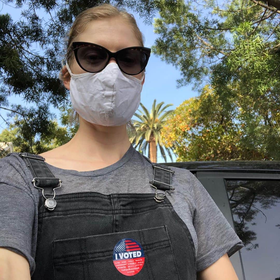 Anna Lylesのインスタグラム：「Felt great to exercise my right to hope for a better future 🙏🙌🏼🌈🕊 #ivoted #unity #love #understanding #bidenharris2020」
