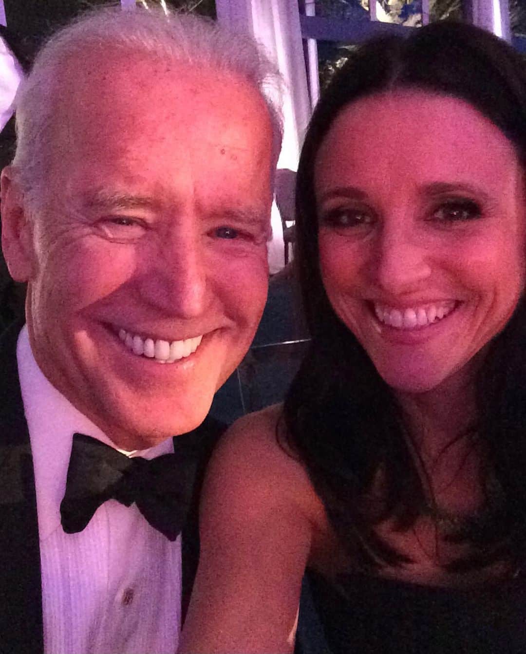 ジュリア ルイス ドレイファスさんのインスタグラム写真 ジュリア ルイス ドレイファスinstagram Could Not Be Happier To Have Voted For Joebiden And There Is Still Time For You To Do So Too So Long As You Are In Line By The