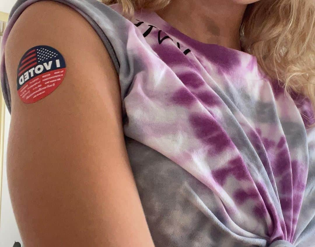 ペイトン・リストさんのインスタグラム写真 - (ペイトン・リストInstagram)「thanks to the kind volunteers like Shawn at the polls today who took Mo on a walk while I voted.  Go Vote」11月4日 6時11分 - peytonlist