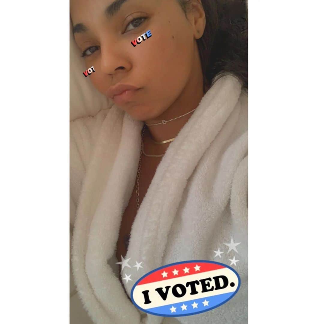 アシャンティのインスタグラム：「VOTE!!!!!! #Idid」