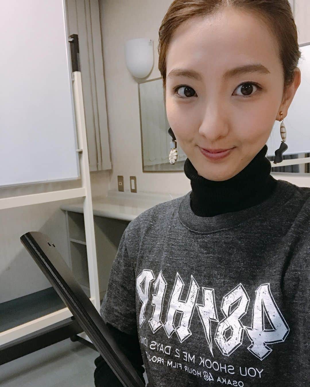 北川莉子のインスタグラム：「🎬 ． ． 昨年に引き続き今年も Osaka 48 Hour Film Project 2020 プレミア上映会のMCを務めさせて 頂きました🎤✨ ． 今年はコロナ禍で大変な状況の中 無事上映会が開催されたこと 本当に嬉しく思います🥺💓 . 出場者の皆さん、スタッフの皆さん 本当にお疲れ様でした😭👏 ． ． #48hourfilmproject#プレミア上映会 #クレオ大阪南#短編映画#ショートフィルム#カンヌ国際映画祭#短編映画部門#MC#トークセッション#北川莉子」