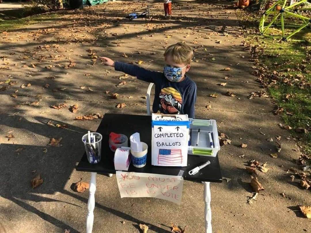 Good Morning Americaさんのインスタグラム写真 - (Good Morning AmericaInstagram)「6-year-old Mac Mayer didn't want to be left out of the 2020 presidential election, so he created his own voting booth to sure kids get a vote on #ElectionDay — even if it's just symbolic. LINK IN BIO. 🇺🇸 (via @GMABrightly) #Election2020」11月4日 6時27分 - goodmorningamerica