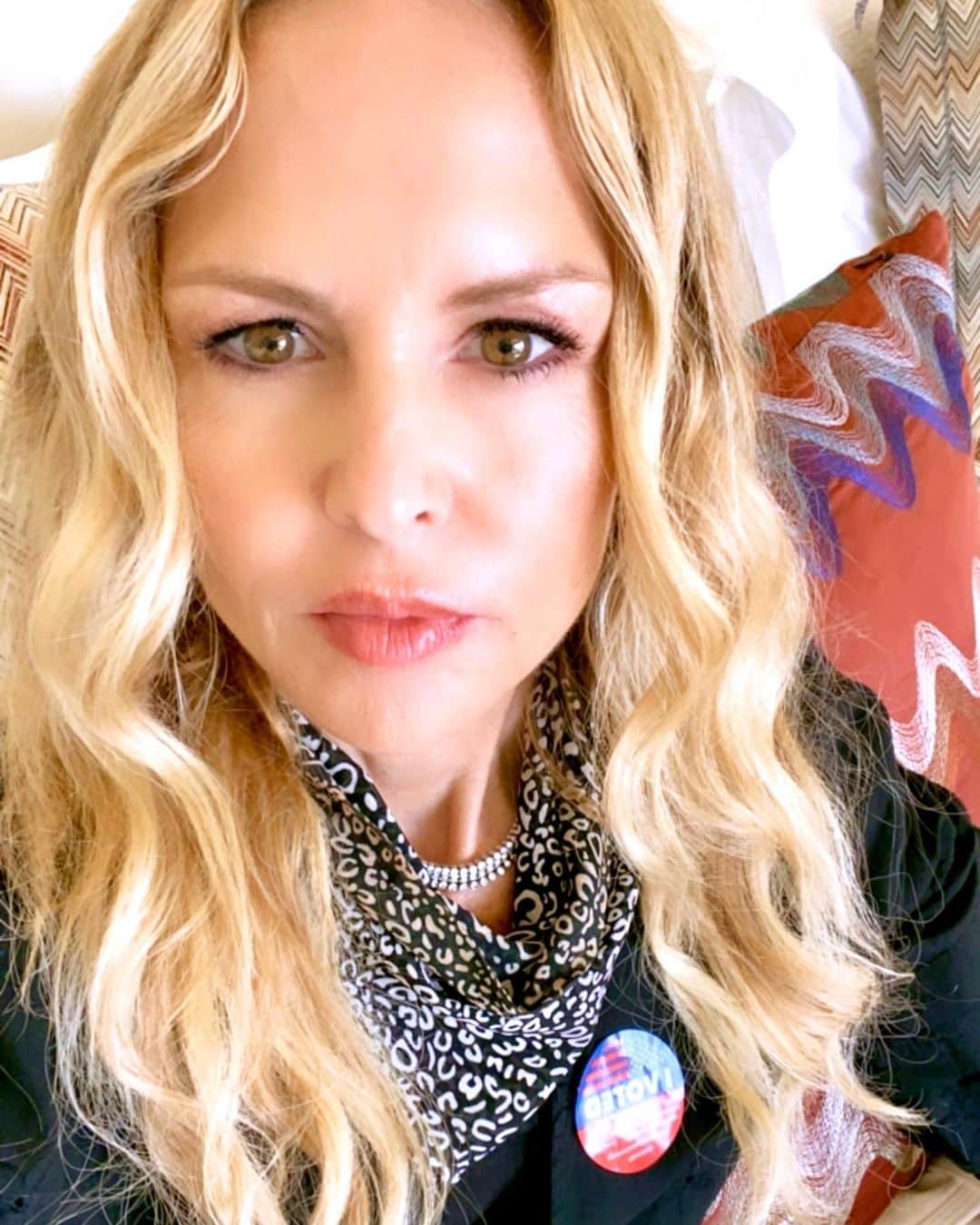 レイチェル・ゾーのインスタグラム：「It is an honor and privilege to #vote and I am so proud to exercise my right to #VOTE for the changes I dream to see in this country. 🙏🏻 PLEASE go out and vote however you can it has never been more important than right now.  #VOTE for your life.  #unity #love #equality for all . ❤️🤍💙 🇺🇸 XoRZ」