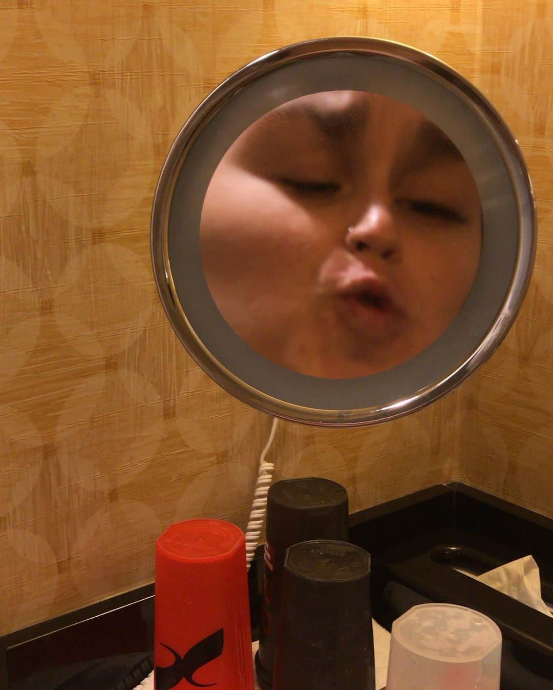 マッティ・ロジャーズさんのインスタグラム写真 - (マッティ・ロジャーズInstagram)「If you’re stressed today, here’s a bunch of things that make me laugh & I hope they make you laugh. Big breaths, relax your face, do some stretchy, do or get something that brings you joy in some way (perhaps spaghetti) & also vote. That is all」11月4日 6時57分 - mattierogersoly