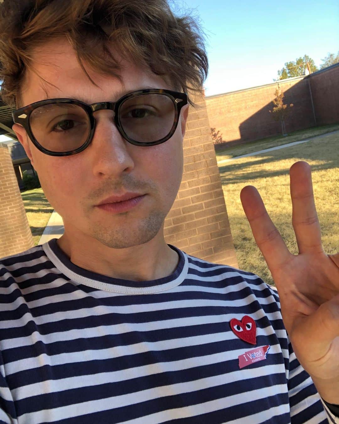 ライアン・フォリースさんのインスタグラム写真 - (ライアン・フォリースInstagram)「Families who vote together, sway together! Went back to my middle school where I grew up to cast my ballot. Had the pleasure of taking my sister to vote for the FIRST time. That sway was no typo. Let’s change our future. VOTE!」11月4日 6時51分 - ryanfollese