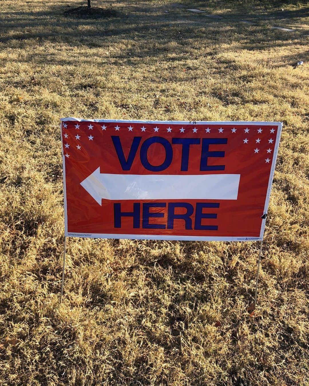 ライアン・フォリースさんのインスタグラム写真 - (ライアン・フォリースInstagram)「Families who vote together, sway together! Went back to my middle school where I grew up to cast my ballot. Had the pleasure of taking my sister to vote for the FIRST time. That sway was no typo. Let’s change our future. VOTE!」11月4日 6時51分 - ryanfollese