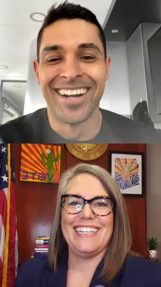ウィルマー・バルデラマのインスタグラム：「Chatting with Arizona’s Secretary Of State Katie Hobbs (@azsecretaryhobbs)  .. #Vote TODAY!  #6FeetApart  Mi gente hermosa, HOY para Arizona!」