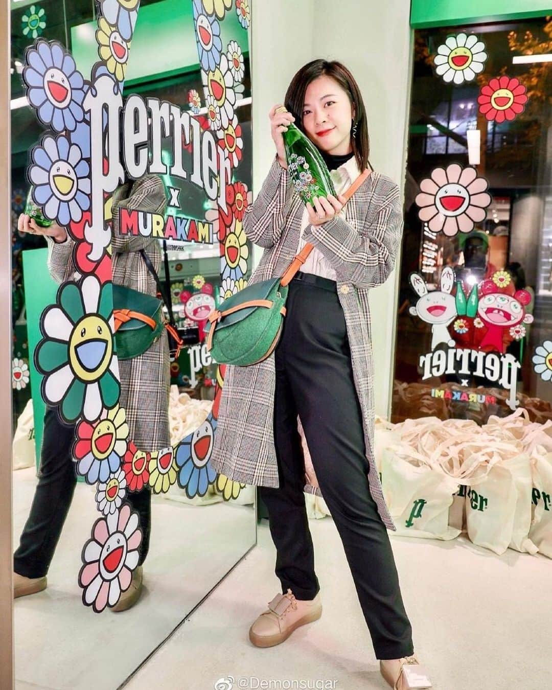 村上隆さんのインスタグラム写真 - (村上隆Instagram)「My collaboration with Perrier @perrier has been a tremendously challenging project that came to being during the time of the COVID-19 pandemic, with countless exchanges taking place over emails and various social media messaging apps. These photos are from the activation in Shanghai. After seeing these images last night, my team and I talked about how happy we felt to have taken on this project, and how great it was to share a sense of levity during this trying time. The project will be promoted globally going forward; we are in the midst of reviewing the design files for various displays as we speak. I hope the project will make it to your town! 🙇‍♂️」11月4日 7時20分 - takashipom