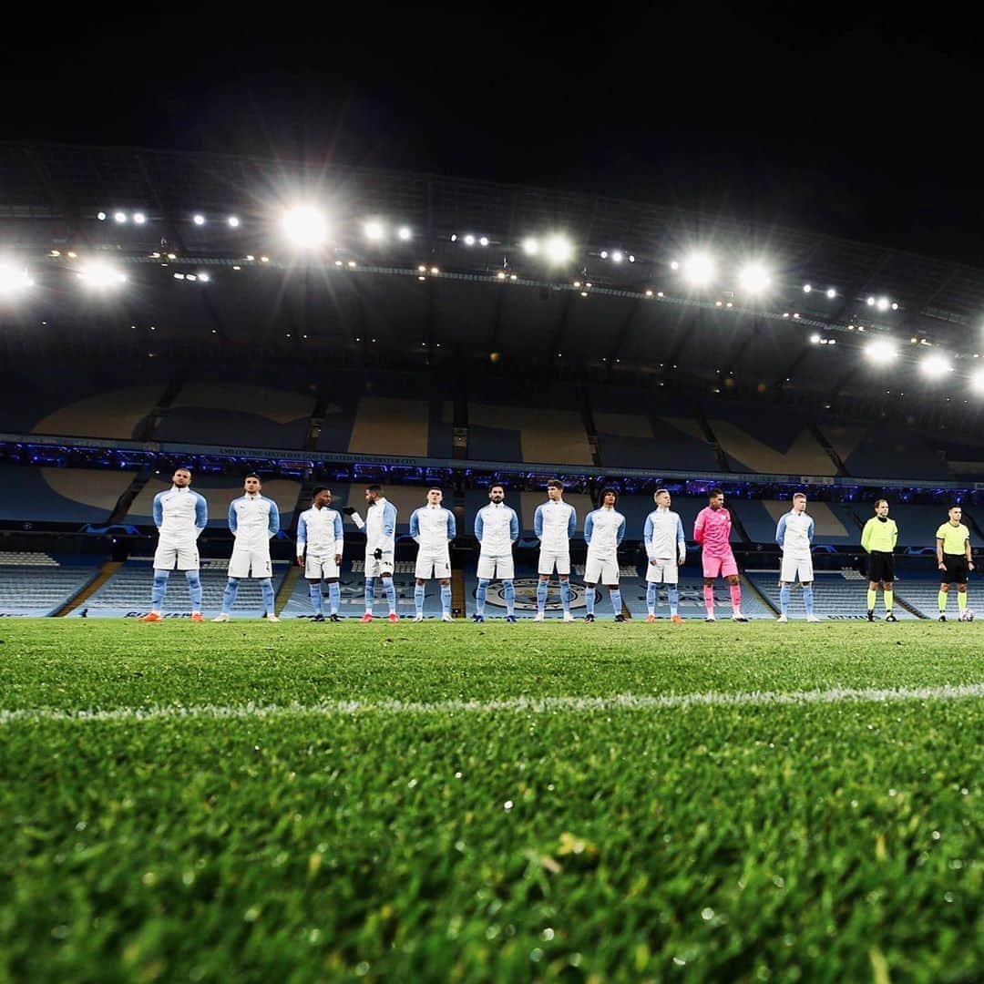 フェルナンジーニョのインスタグラム：「Great job tonight! 👏🏾👏🏾👏🏾 #cmoncity #ucl」