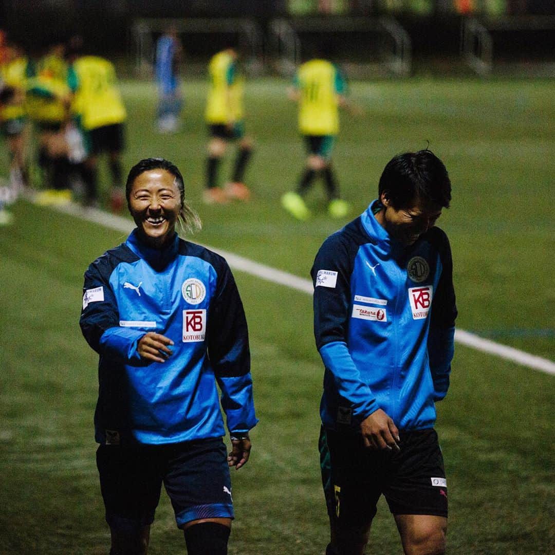 大儀見優季のインスタグラム：「Went to same elementary school  Went to same junior high school  Now being on the same team 🤘🏽  #hayabusaeleven #AtsugiCity」