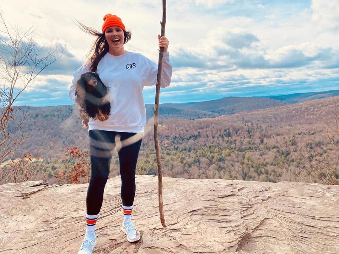 キャンディス・ハフィーンのインスタグラム：「Manifesting all the smiles today! 🙃」