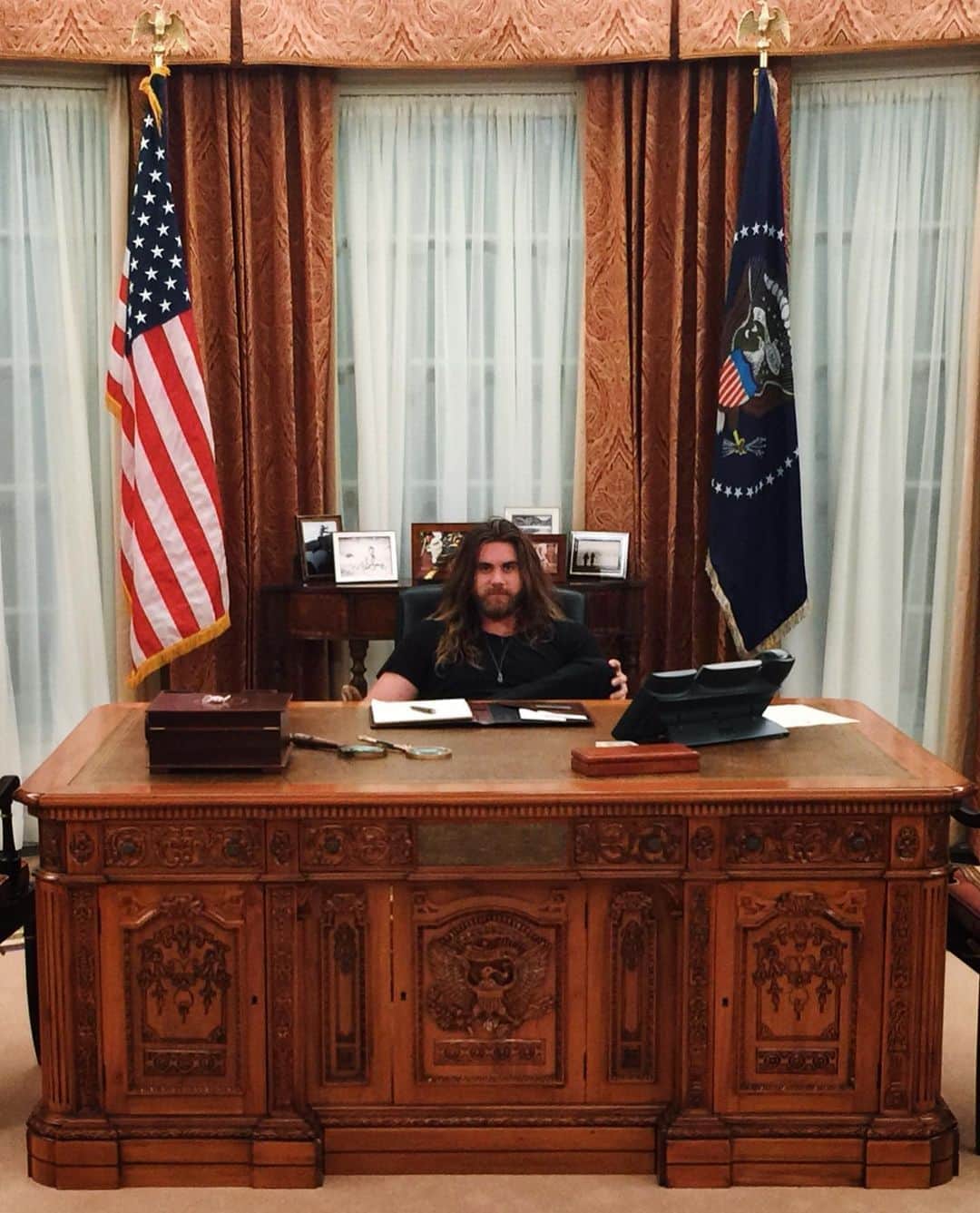 モデル、ブロック・オハーンのインスタグラム：「Have you Voted?   Everyone’s counting on you 🇺🇸」