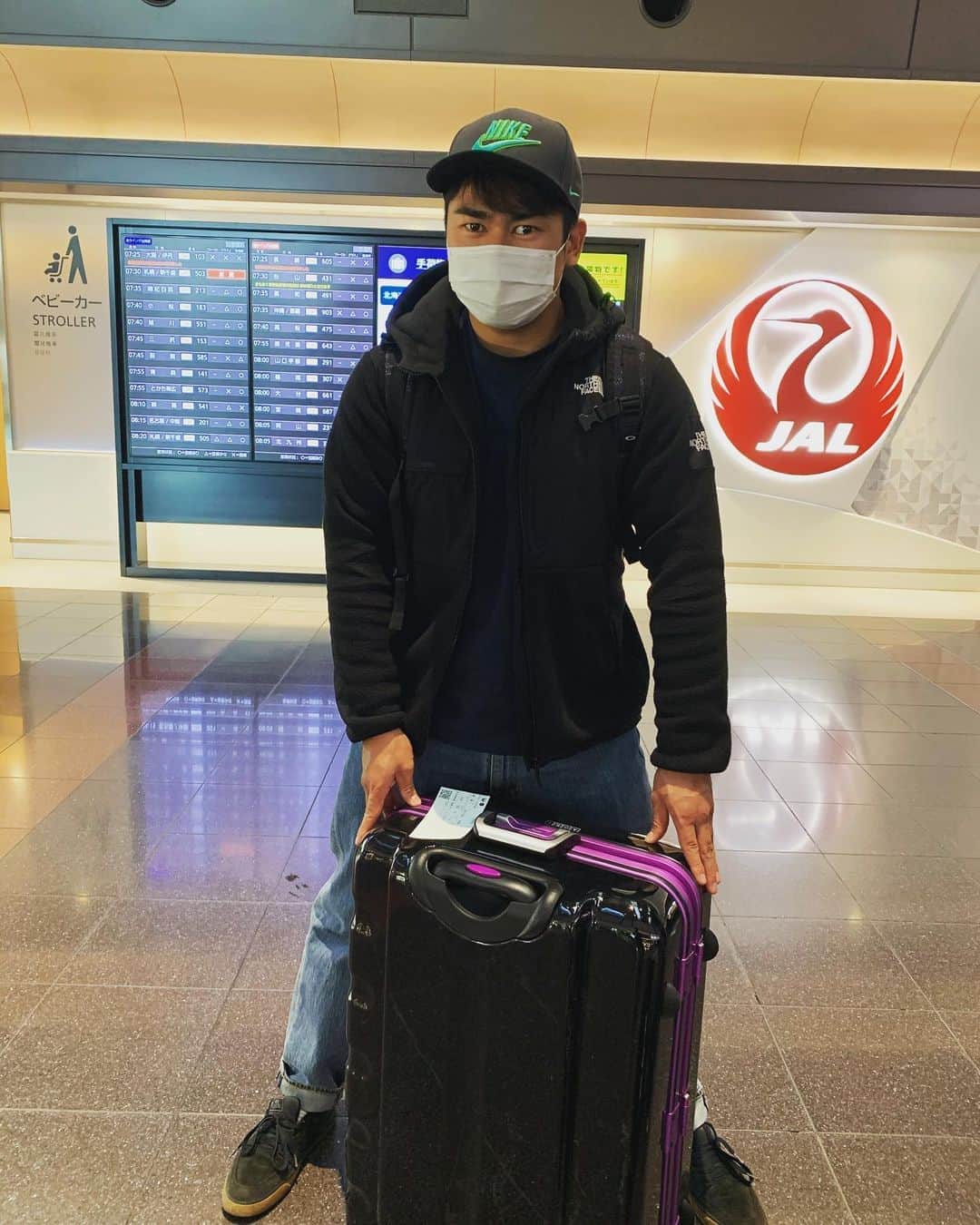 青木優也のインスタグラム：「いざ北海道へ！ おnewのスーツケースを添えて… #bjw」