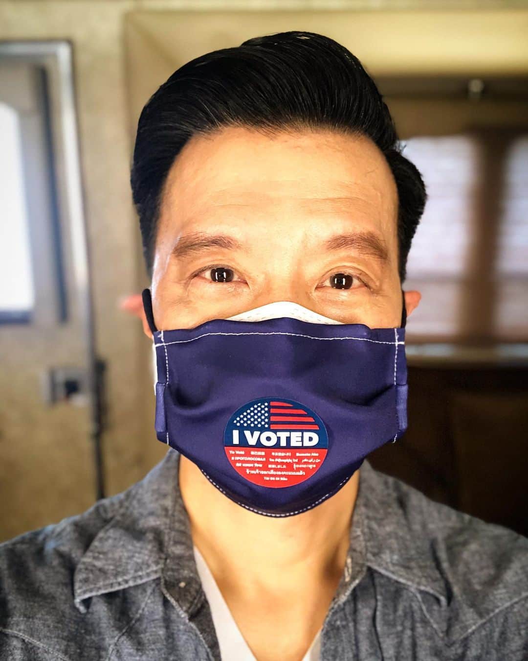 レジー・リーのインスタグラム：「I wish I could double-vote but all I got for ya is a double-mask. Still time to get out there folks! Let’s use our voices!!! And masks!!! #vote2020」