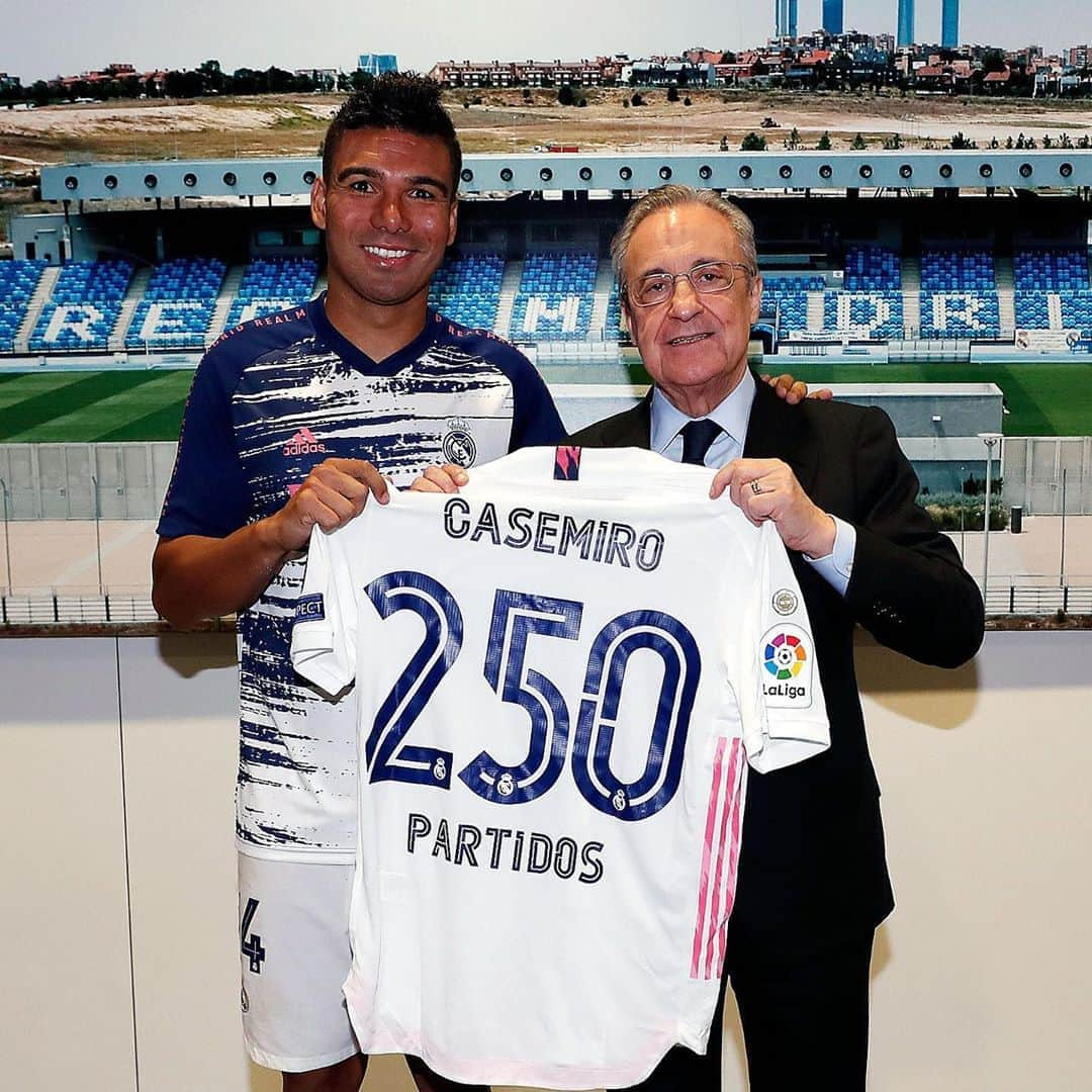 カゼミーロさんのインスタグラム写真 - (カゼミーロInstagram)「Un honor y un privilegio llegar a este número de partidos defendiendo esta camiseta. ➕3️⃣💪🏽 #HalaMadrid #RMUCL #RealMadrid」11月4日 7時59分 - casemiro