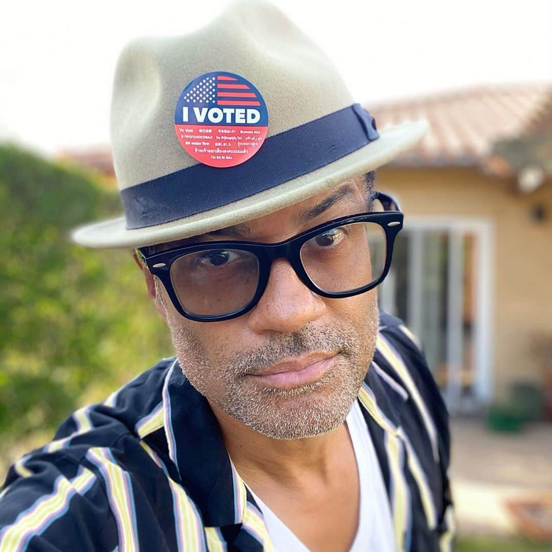 エリック・ベネイさんのインスタグラム写真 - (エリック・ベネイInstagram)「Yes! Today was a vote about stark differences between left & right..but even deeper than that, It was a vote about...America being a country that defends the humanity of its citizens ...or NOT. Believes in science ...or NOT..is a country that moves closer towards equity and inclusion ...or NOT ...remains a democracy , or NOT. Vote...if you haven’t already. It’s your civic duty, and you owe it to your ancestors and your descendants. Also it feels good, it’s fun it burns calories and you’ll be on the right side of history! (As long as you don’t vote for that fascist racist ignorant orange POS 😂🤣) #ivoted #votebidenharris2020」11月4日 8時13分 - ericbenet