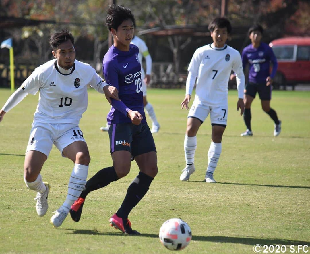 サンフレッチェ広島さんのインスタグラム写真 - (サンフレッチェ広島Instagram)「本日行われた福山シティFCとのトレーニングマッチは2-0で勝利しました❗️ 前半に柴崎晃誠選手が先制点を奪うと後半はユース所属の笠木優寿選手が追加点を挙げてしっかりと勝ち切りました💪💪 #柴崎晃誠 選手 #清水航平 選手 #野津田岳人 選手 #鮎川峻 選手 #土肥航大 選手 #sanfrecce #積攻 #広報カメラ」11月4日 13時56分 - sanfrecce.official