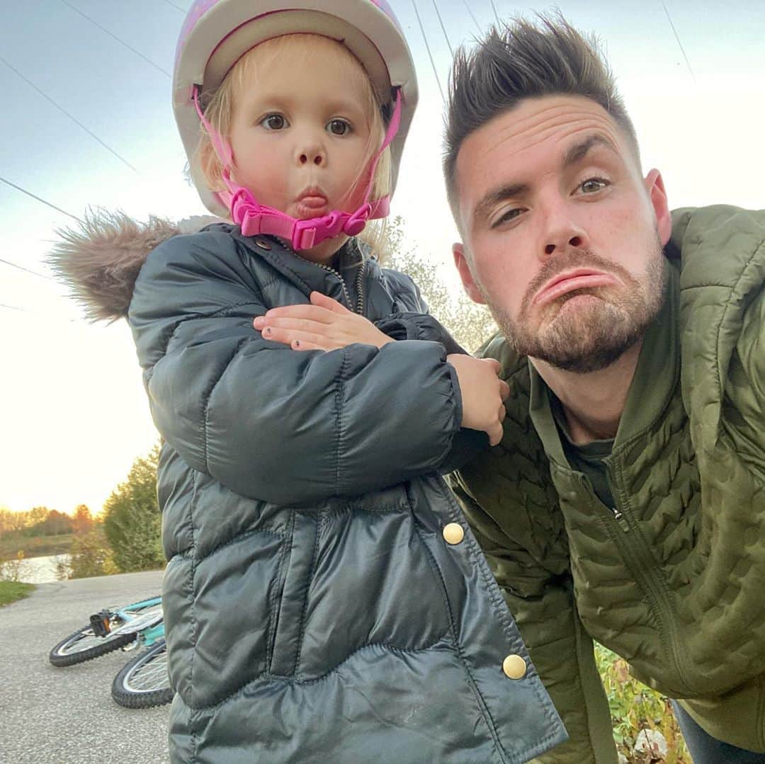 デービッド・ボウディアのインスタグラム：「Date night with this cutie! I am not sure if I should be pumped or nervous that she wanted to go see Nightmare Before Christmas in theaters after riding bikes at the park over other good options! Most people are nervous about the election, I am nervous about my child liking this movie 🙈」