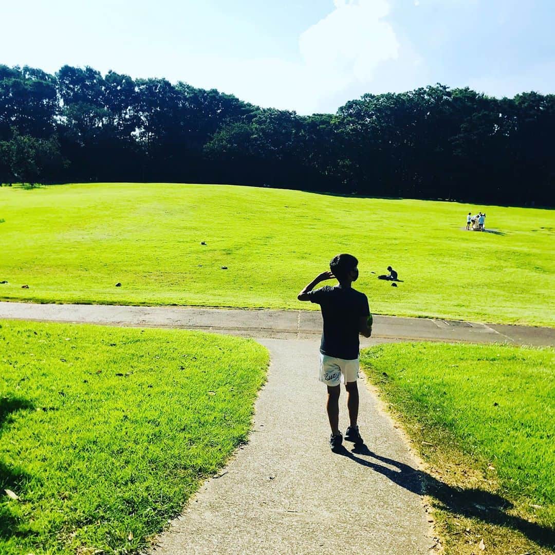 吉岡美穂のインスタグラム：「お気に入りの公園😆🌈⚽️ この公園はとにかく人がいないんです。 好きな公園Best1って言ってもいいくらい😊ここに住みたい😌 #好きな場所 #公園」