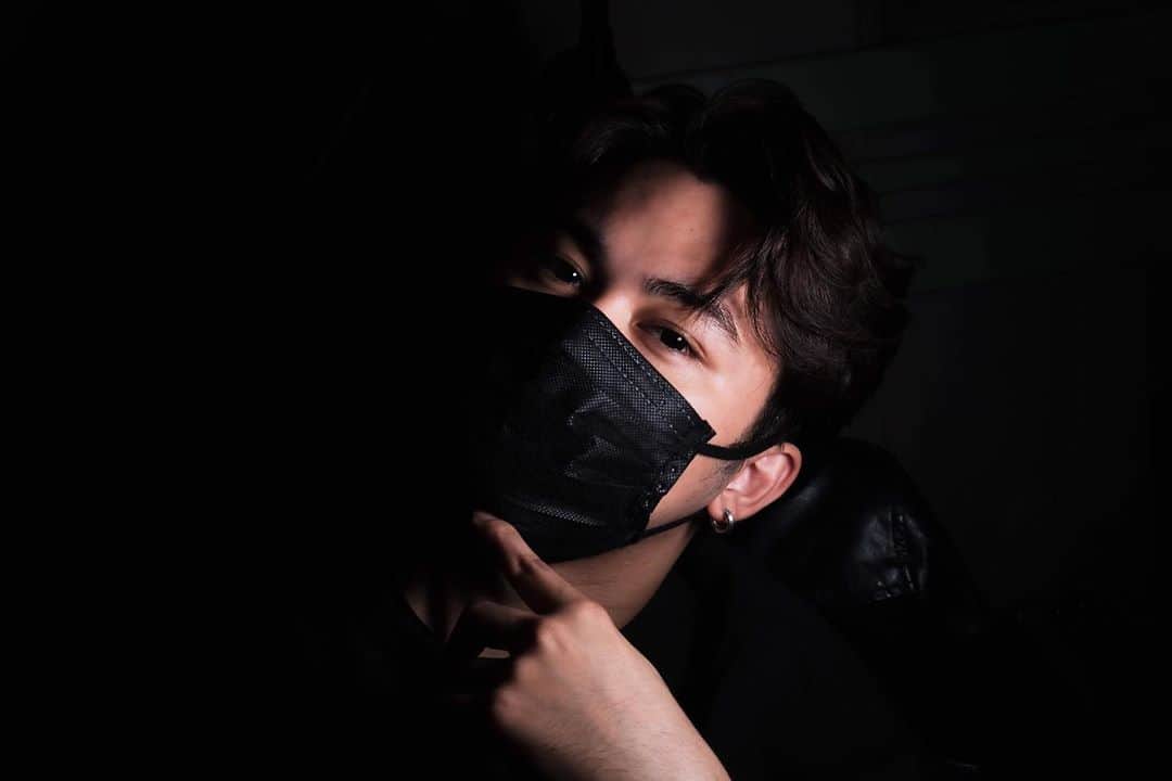 SAMのインスタグラム：「This photo was taken by @yuta_unione 🖤  #やっとスマホに画像移せたので投稿します #たまにはこういうのもありかな #マスクを楽しもう」