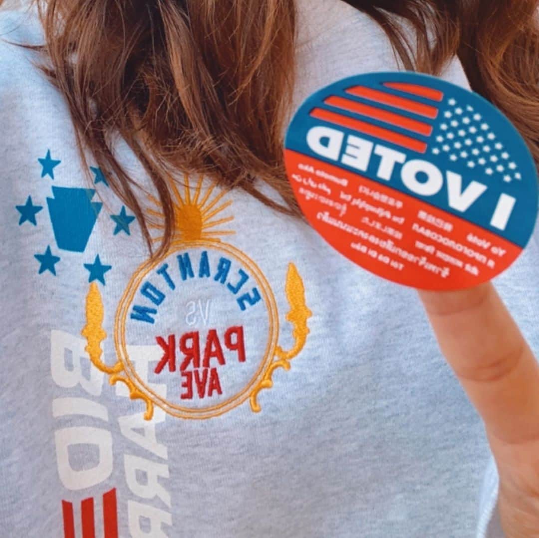 JEN ATKINさんのインスタグラム写真 - (JEN ATKINInstagram)「VOTE...Biden/Harris 2020. I am so grateful to be in this fight for justice, equality, and freedom. I am committed to push for what’s right and for human rights. I will continue to donate, protest, and raise awareness with this incredible community that is rising up. It’s made things weird w my parents, I’ve lost customers x followers, but it’s too important to not be vocal. I am so PROUD of the young people in my life for stepping up and showing up. I don’t want to go back to “normal” and am so excited for a brighter smarter future ahead. 🇺🇸✌🏽」11月4日 8時52分 - jenatkinhair
