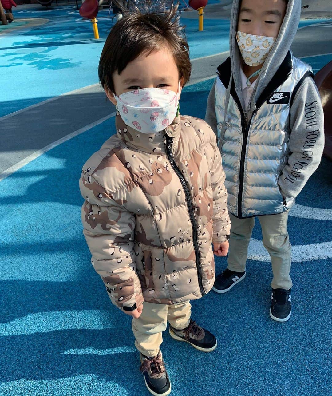 のインスタグラム：「놀이터 스웨그 (태민이와 함께) 트레이비스 스캇 아이포스원 작용 Playground swag (Feat. Gabe) Kicking it in the Travis Scott Air Force 1’s」