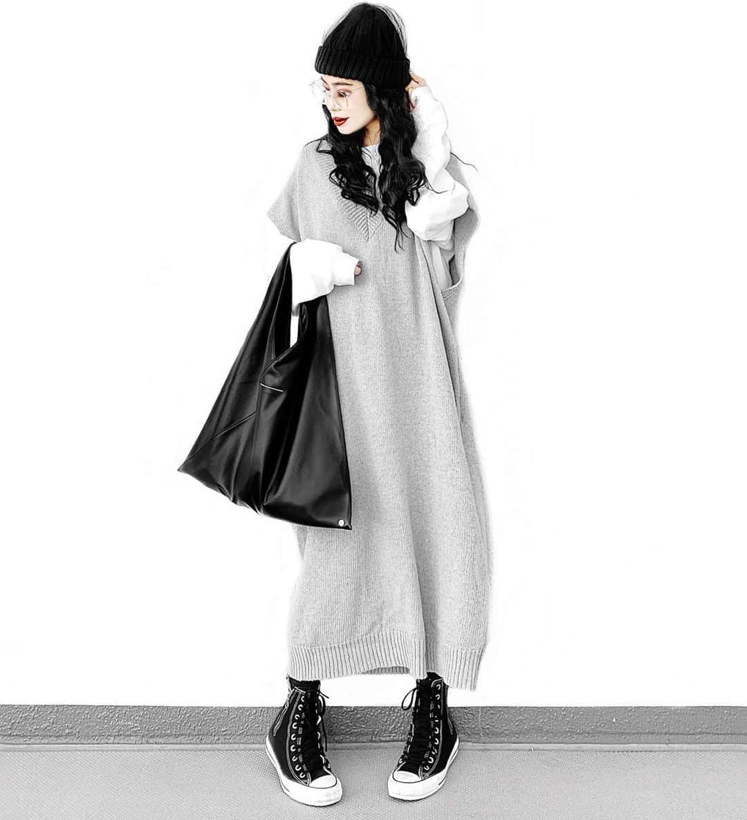 lve_xxxxのインスタグラム：「.﻿ .﻿ ﾆｯﾄﾍﾞｽﾄﾜﾝﾋﾟ🐭﻿ ﻿ 着丈が最高でｳｷｳｷしとります←﻿ @select.shop.jbg ﻿ ﻿ 取り敢えず @lveu.official ﻿ Oversized long T-shirt が使えて﻿ しゃーない🙆‍♀️💯﻿ ﻿ ﻿ ｺｰﾃﾞｱｲﾃﾑ詳細は﻿ WEARをご覧くださいませ。﻿ ﻿ WEAR ： lvexxxx ﻿ 💻 https://wear.jp/sp/lvexxxx/﻿ ﻿ －－－－－－－－－－－－－－－－－－﻿ ﻿ 📢ｺﾒﾝﾄ頂ける際は、﻿ 最新投稿にお願い致します。﻿ ﻿ 過去投稿に頂いた際、気がつかない事もあり﻿ お返事致しかねる場合が御座います🙇‍♀ ️﻿ ﻿」