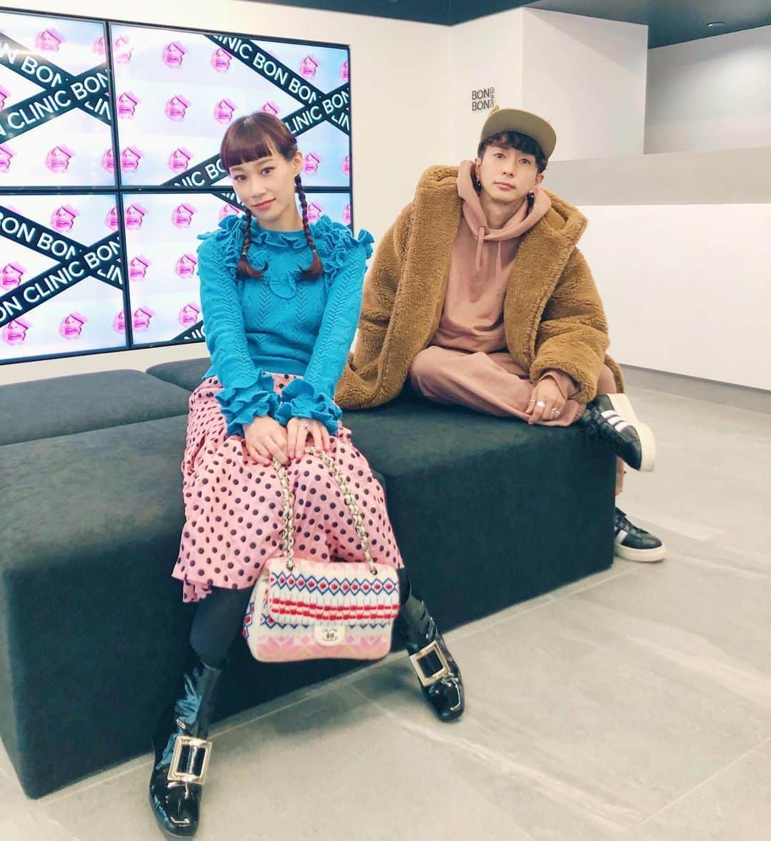 マドモアゼル・ユリアのインスタグラム：「昨日は奈良君と久々に @bonbonclinic へ行ってきました🙋🏻‍♀️✨ 冬に向けてお肌の手入れをして頂きました☺️☺️メニューが沢山あって迷う😆 ありがとうございました❤️ #bonbonclinic」