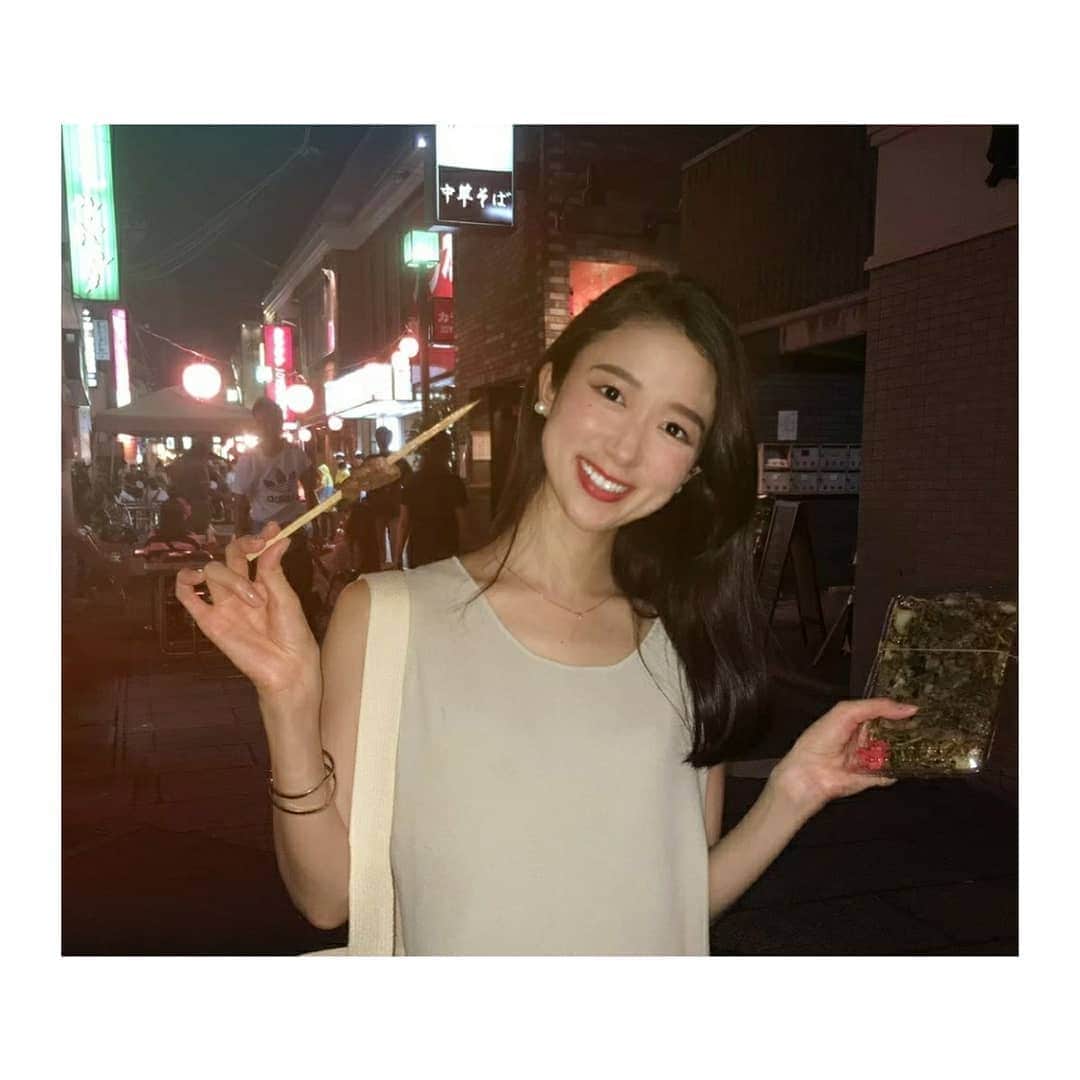 のインスタグラム：「戦は戦を生むし、 愛は愛を生むわけだから、  誰かの争いを傷付きながらも 愛で包み込んで 受け止める人がどこかにいるわけだから ちゃんと回っていけているものが あるわけだし、  悲しいかなそれに気付かずに 争いを生み続けるひともいて、  そういうひとのこどもでなくて わたしは恵まれているなと  ひしひしと思ったりもして、  争いを生むのではなく 利害関係でもなく、  愛をうめるひとになれたなら。  国と国も、 そうであれたらいいのに」