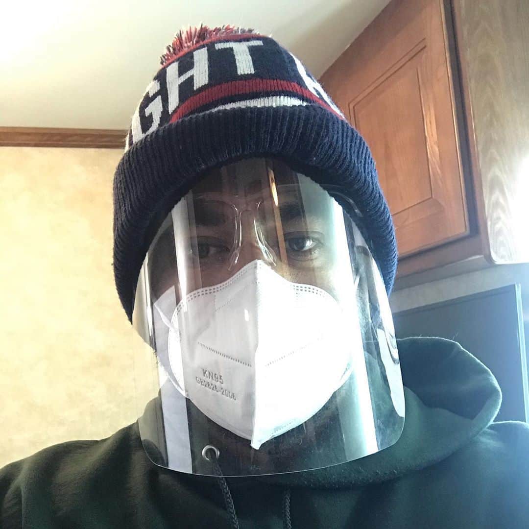 カル・ペンのインスタグラム：「Feeling cute, might throw up later.」