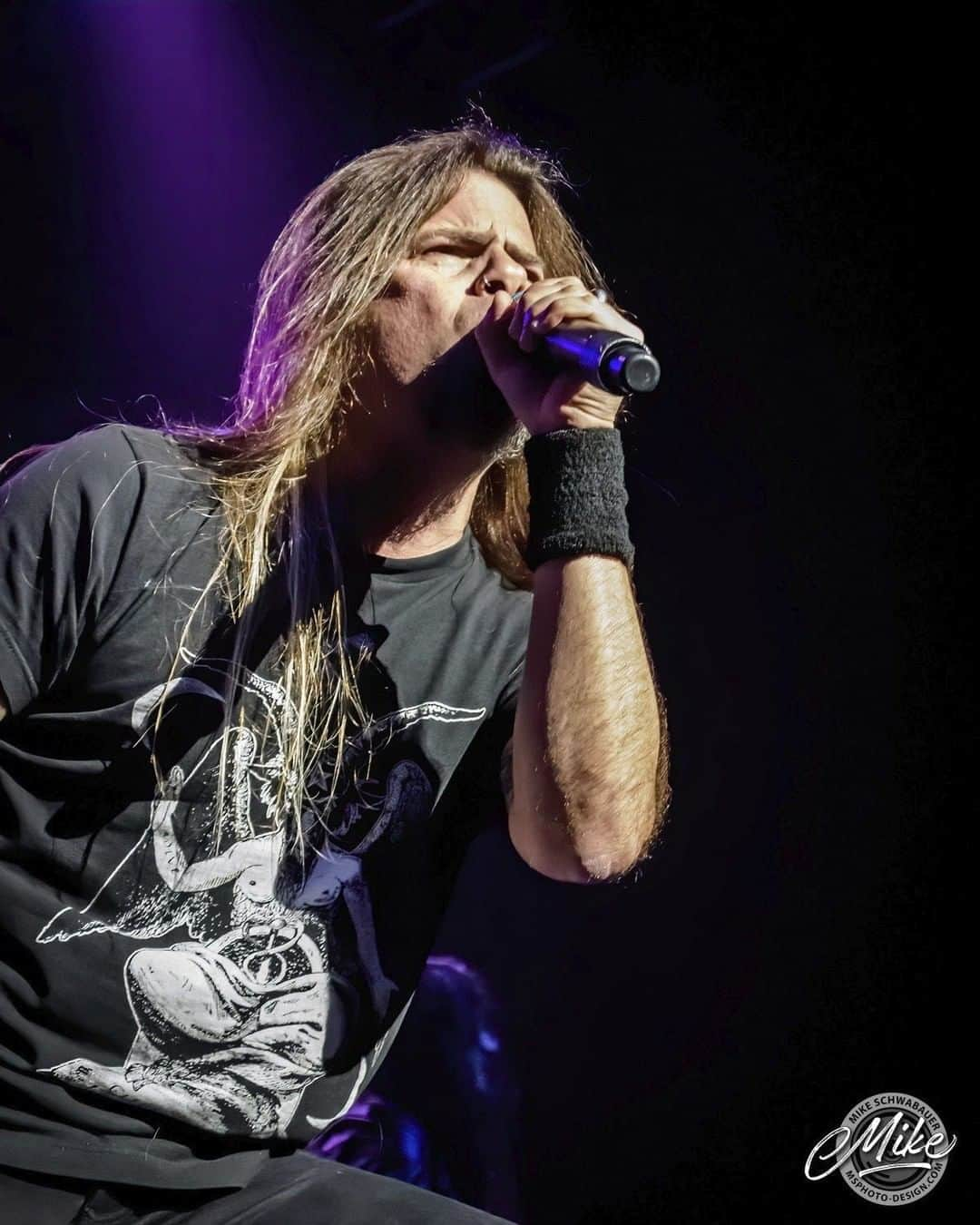 Queensrycheさんのインスタグラム写真 - (QueensrycheInstagram)「Todd at Ameristar Casino (photo credit Mike Schwabauer) #queensryche #theverdicttour #ameristarcasinokansascity #toddlatorre #tlt #thevoice #leadvocals #leadsinger #singersongwriter #bamf #wemissseeingyourfaces」11月4日 11時00分 - queensrycheofficial