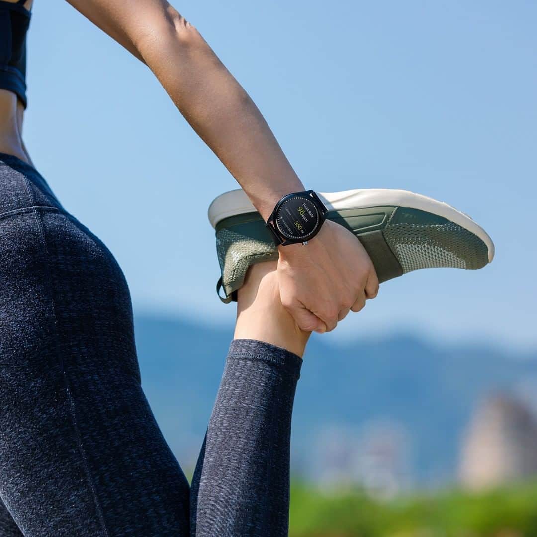 ASUSさんのインスタグラム写真 - (ASUSInstagram)「From hiking, running, swimming, or whatever you love to do. Just keep moving! ASUS #VivoWatchSP smart wearable health tracker, helps you tracking every move and offers you precise insights to help you maintain a healthy lifestyle.」11月4日 11時00分 - asus