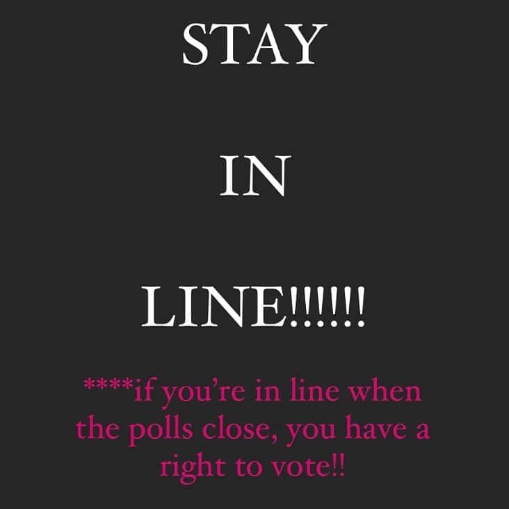 アメリカ・フェレーラさんのインスタグラム写真 - (アメリカ・フェレーラInstagram)「STAY. IN. LINE. Long lines are voter suppression!  Claim your right to your vote.  EVERY SINGLE VOTE COUNTS! #everyvotecounts #counteveryvote please repost!」11月4日 11時18分 - americaferrera