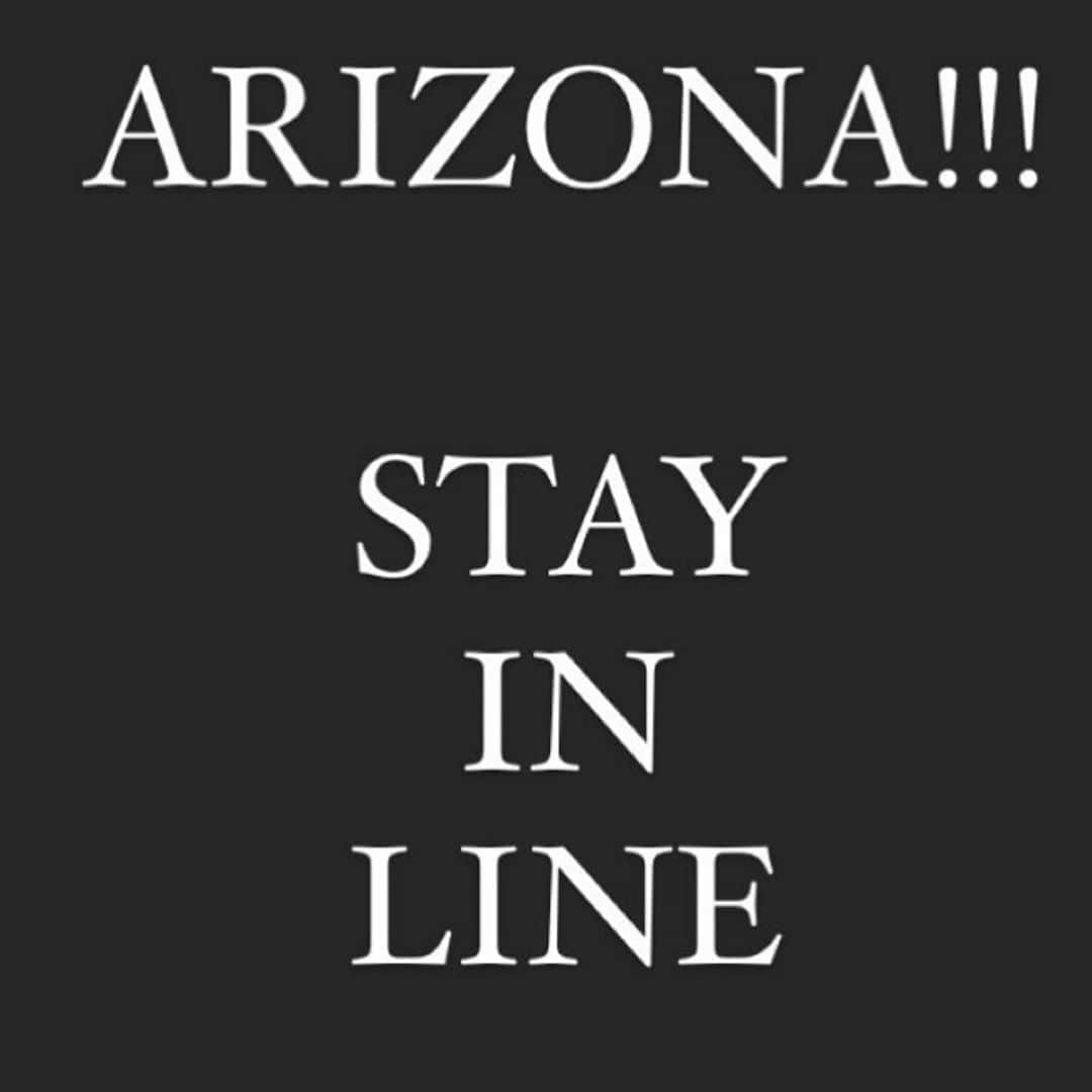 エイミー・シューマーさんのインスタグラム写真 - (エイミー・シューマーInstagram)「Stay in line AZ!」11月4日 11時32分 - amyschumer
