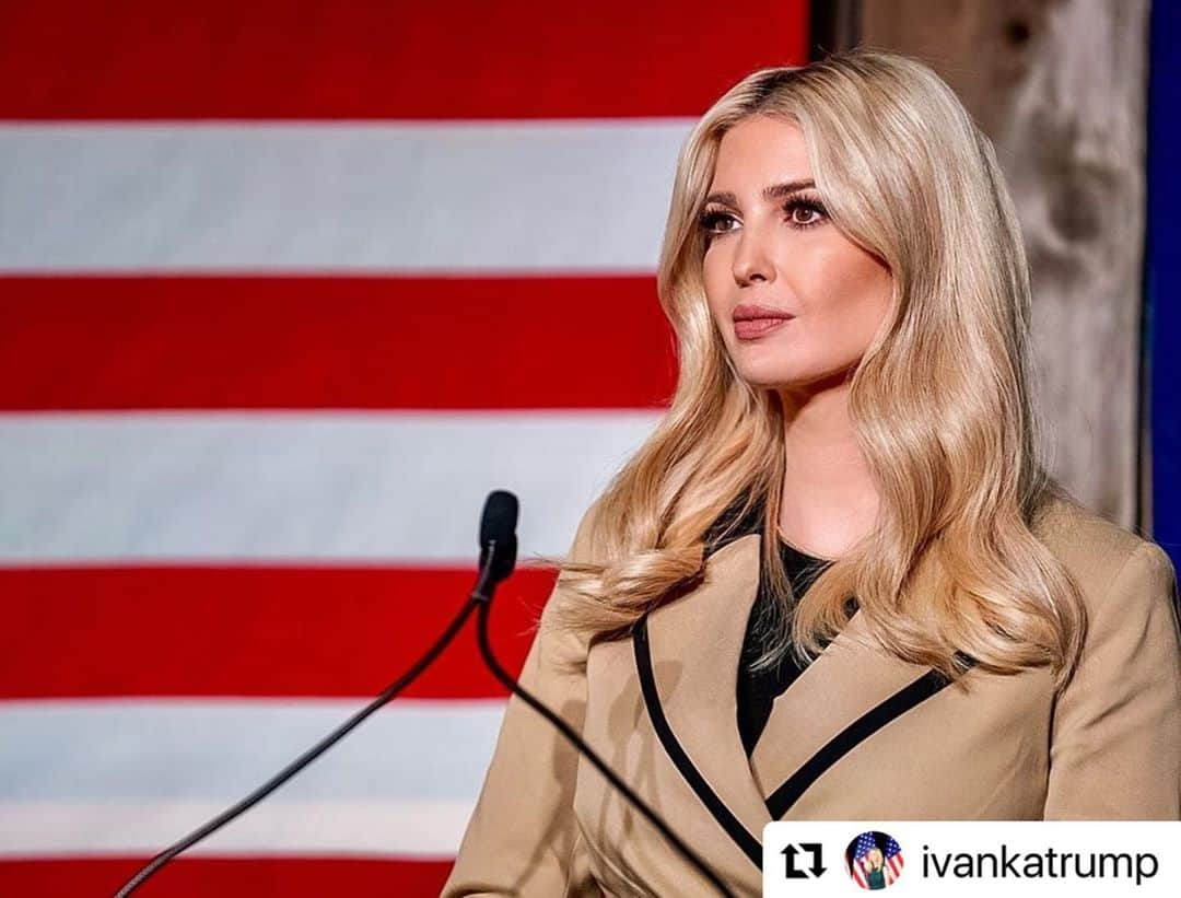 ドナルド・トランプさんのインスタグラム写真 - (ドナルド・トランプInstagram)「#Repost @ivankatrump  ・・・ 📍First stop: MICHIGAN!   Michiganders are ready for FOUR MORE YEARS of @realDonaldTrump! #MAGA. 🇺🇸」11月4日 11時37分 - realdonaldtrump