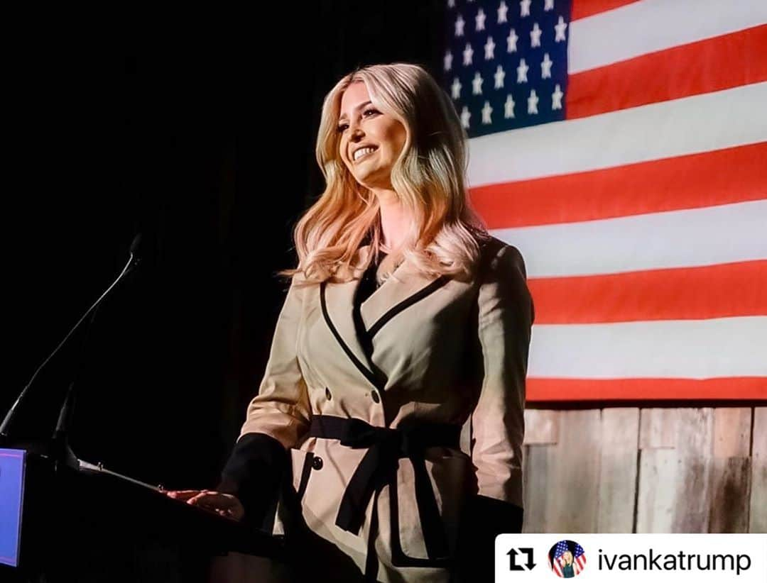 ドナルド・トランプさんのインスタグラム写真 - (ドナルド・トランプInstagram)「#Repost @ivankatrump  ・・・ 📍First stop: MICHIGAN!   Michiganders are ready for FOUR MORE YEARS of @realDonaldTrump! #MAGA. 🇺🇸」11月4日 11時37分 - realdonaldtrump